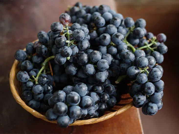6 Incredible Health Benefits of Black Grapes