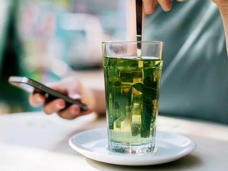 Mint Water: Nutrition, Advantages, Drawbacks, and How to Craft It