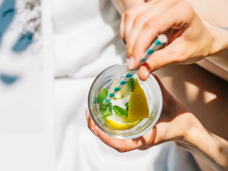 10 Hydrating Non-Carbonated Drinks to Keep You Refreshed